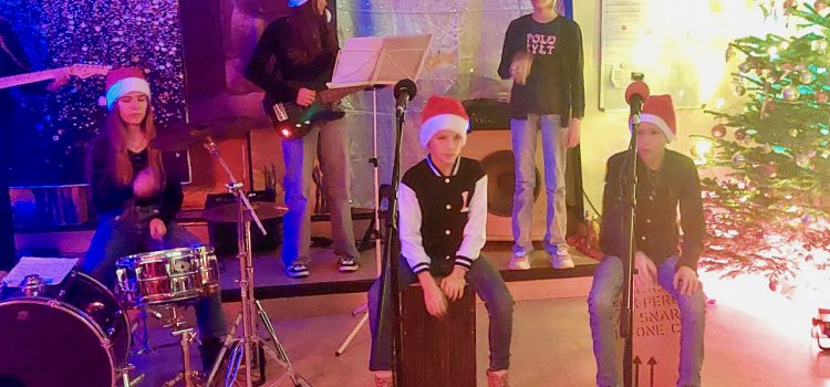 „LEBENDIGER ADVENTSKALENDER“ MIT VIEL MUSIK „LEBENDIGER ADVENTSKALENDER“ MIT VIEL MUSIK