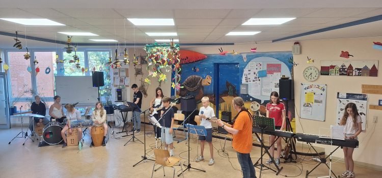 Bandkonzert lässt Schulmauern beben