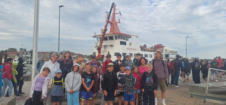 Unsere Klasssenfahrt nach Neuharlingersiel (geschrieben von Klasse 4) Unsere Klasssenfahrt nach Neuharlingersiel (geschrieben von Klasse 4)
